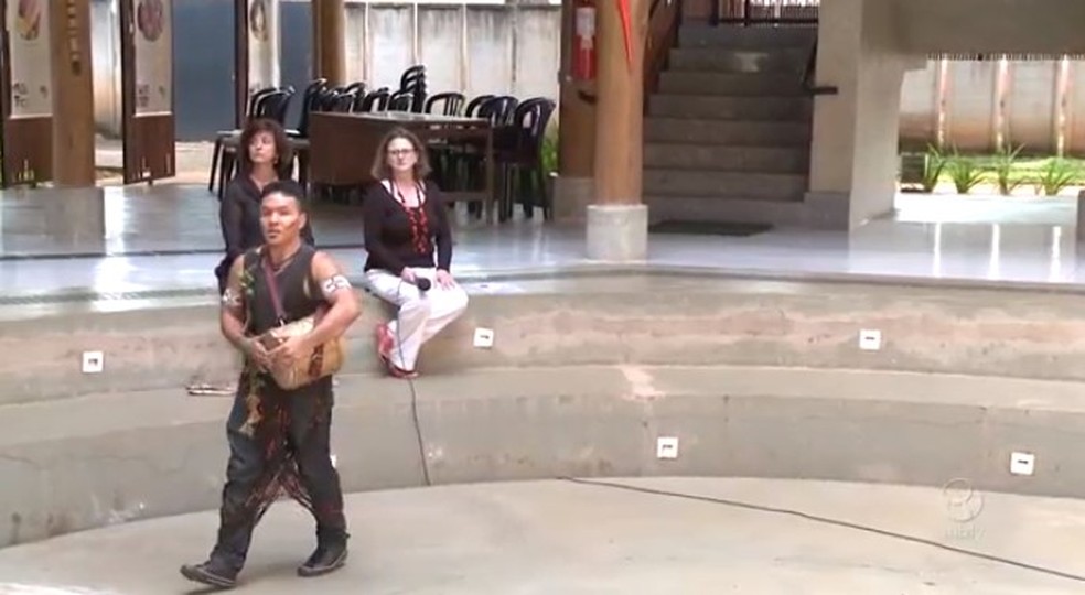 Jósimo no dia em que fez sua defesa no curso de mestrado, na UnB — Foto: Reprodução/Arquivo pessoal