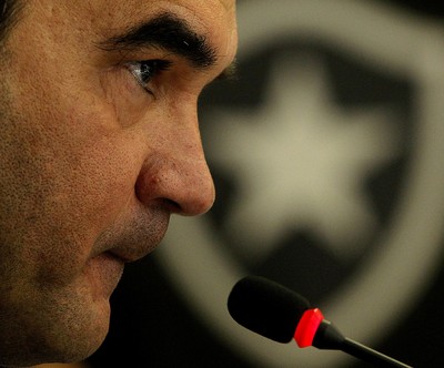 Com Ricardo Gomes, o Botafogo ainda não conseguiu começar ganhando uma partida na Série B (Foto: Vitor Silva / SS Press) Com Ricardo Gomes, o Botafogo ainda não conseguiu começar ganhando uma partida na Série B (Foto: Vitor Silva / SS Press)