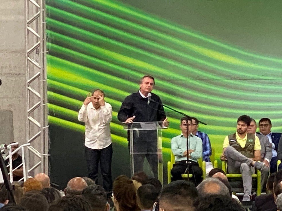 Bolsonaro discursa para líderes religiosos em Manaus — Foto: Daniela Branches /Rede Amazônica