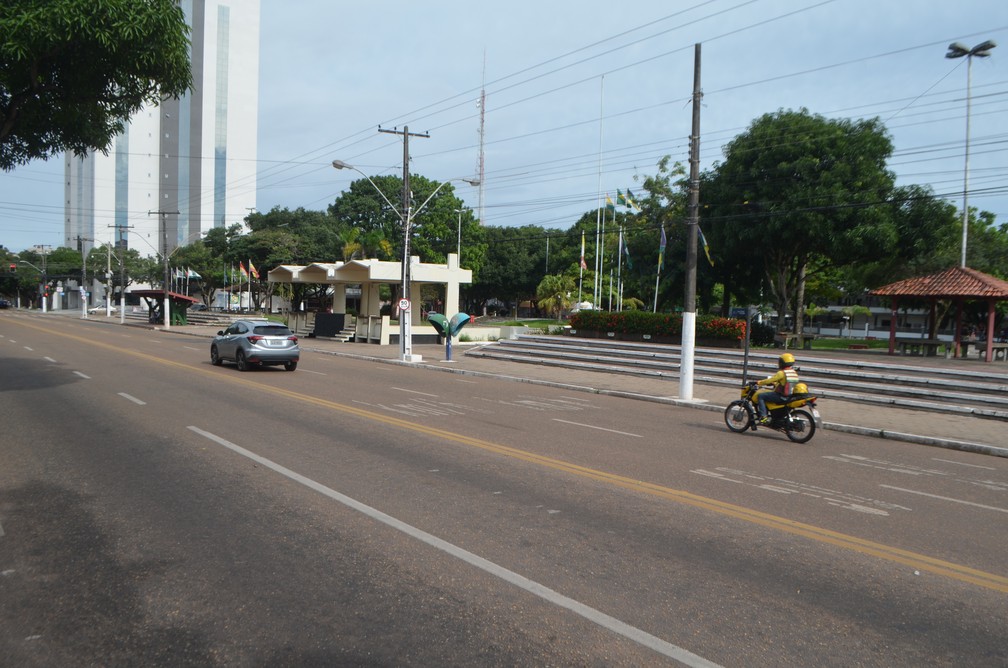 MACAPÁ - Praça da Bandeira vazia durante decreto que restringe circulação de pessoas no estado Amapá — Foto: Caio Coutinho/G1
