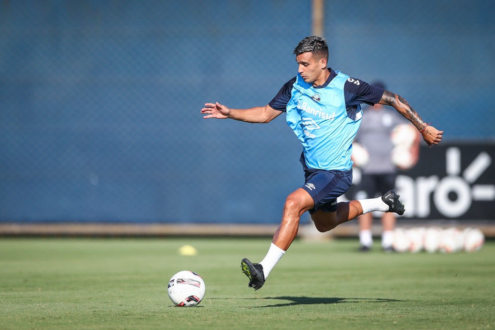 Cristaldo pode ganhar a posição de titular no Grêmio — Foto: Lucas Uebel/Grêmio