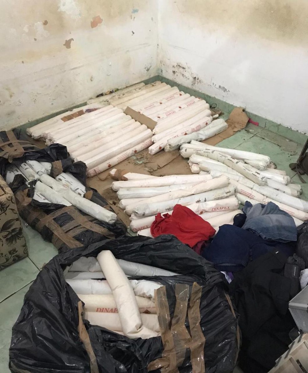 Investigação localizou explosivos embaixo da cama do suspeito em MS — Foto: Polícia Civil/Divulgação