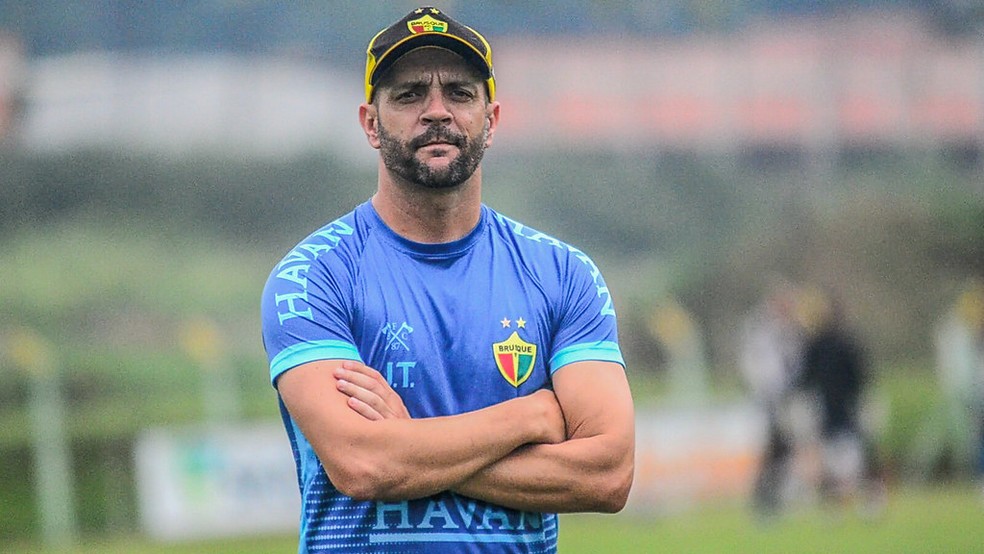 Adversarios Pela 1Âª Vez Na Historia Vitoria E Brusque Colocam Em Jogo Trabalho Longevo X Troca Troca Brasileirao Serie B Ge