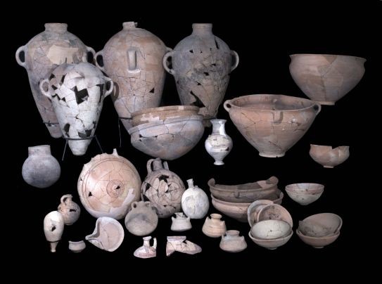 Cerâmica descoberta no sítio arqueológico (Foto: T. Rogovski/Hebrew University/Israel Antiquities Authority)