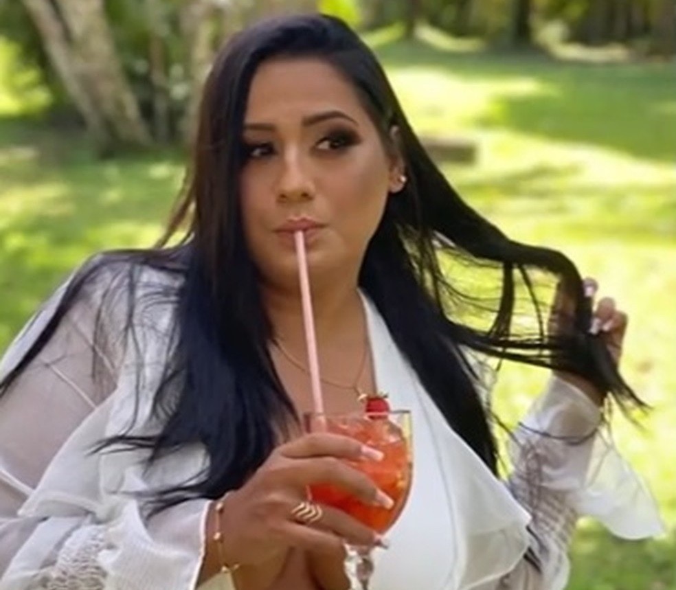 Maria Valdirene de Paulo, de 34 anos, liderava o esquema criminoso e praticava os desvios com frequência e gerou um prejuízo milionário à empresa durante os três anos em que trabalhou — Foto: TV Verdes Mares/Reprodução