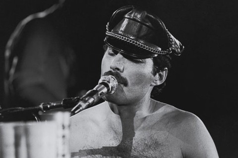 Freddie Mercury, líder do Queen, deixou sua marca registrada na música e no universo dos bigodes