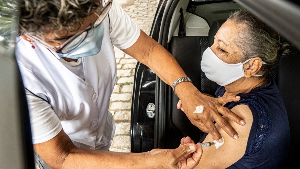 Ferraz de Vasconcelos reforça necessidade de vacinação contra a Covid-19 — Foto: Maxson Rodrigues/Secom