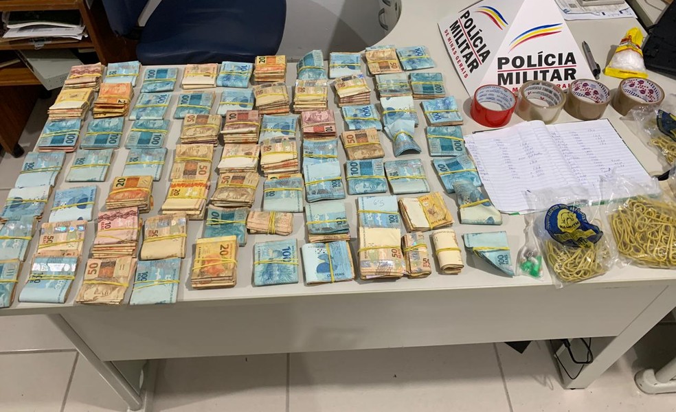 Operação no Morro do Eucalipto apreendeu mais de R$ 70 mil oriundos do tráfico de drogas — Foto: Polícia Militar/Divulgação
