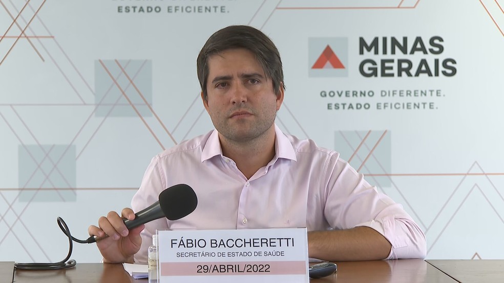 Secretário estadual de Saúde, Fábio Baccheretti, em coletiva de imprensa nesta sexta-feira (29) — Foto: TV Globo