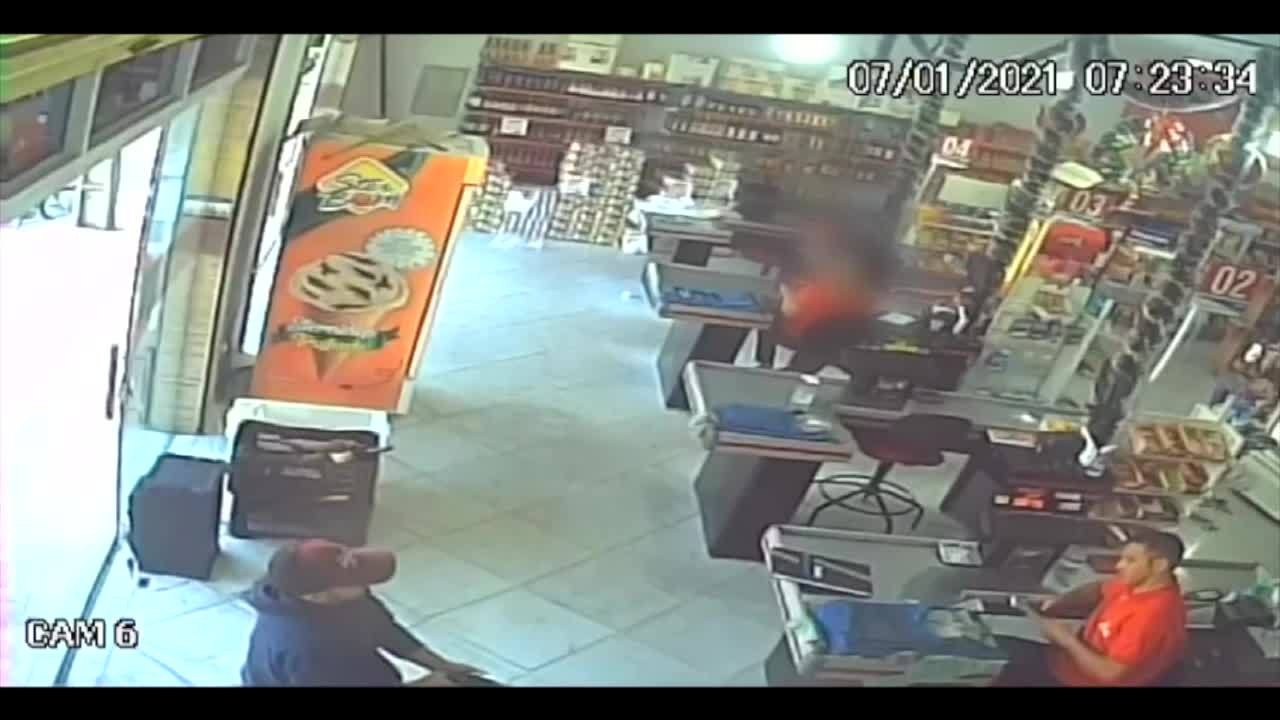 Vídeo mostra assassinato de operador de caixa dentro de supermercado no RN