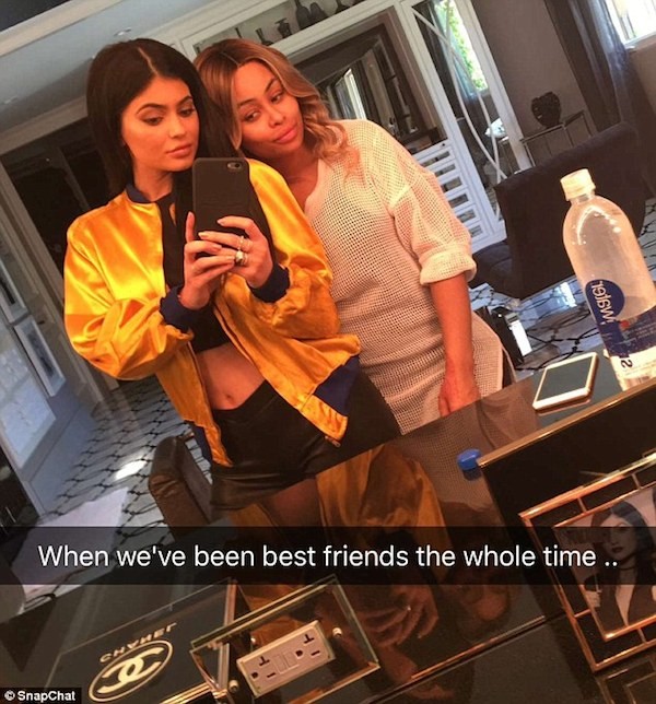 A selfie de Kylie Jenner ao lado de Blac Chyna (Foto: Snapchat)
