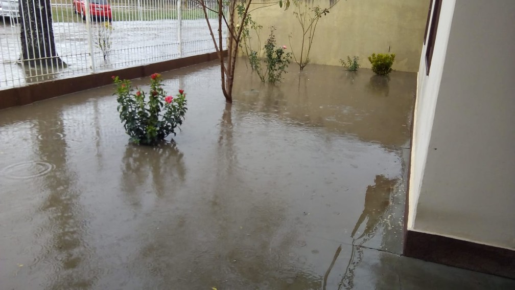 chuva causa alagamentos no centro e em outros bairros de curitiba fotos parana g1