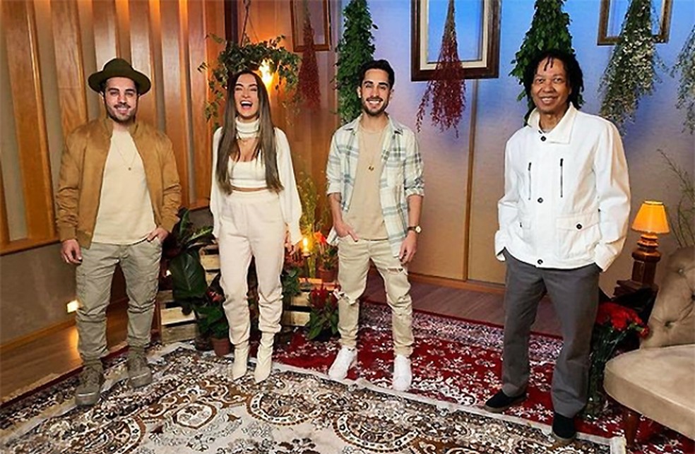 Melim com Djavan, convidado da gravação da balada 'Outono' — Foto: Sergio Blazer / Divulgação