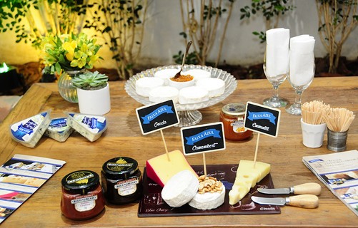 Mesa de queijos Faixa Azul e geleias Queensberry à vontade para os convidados