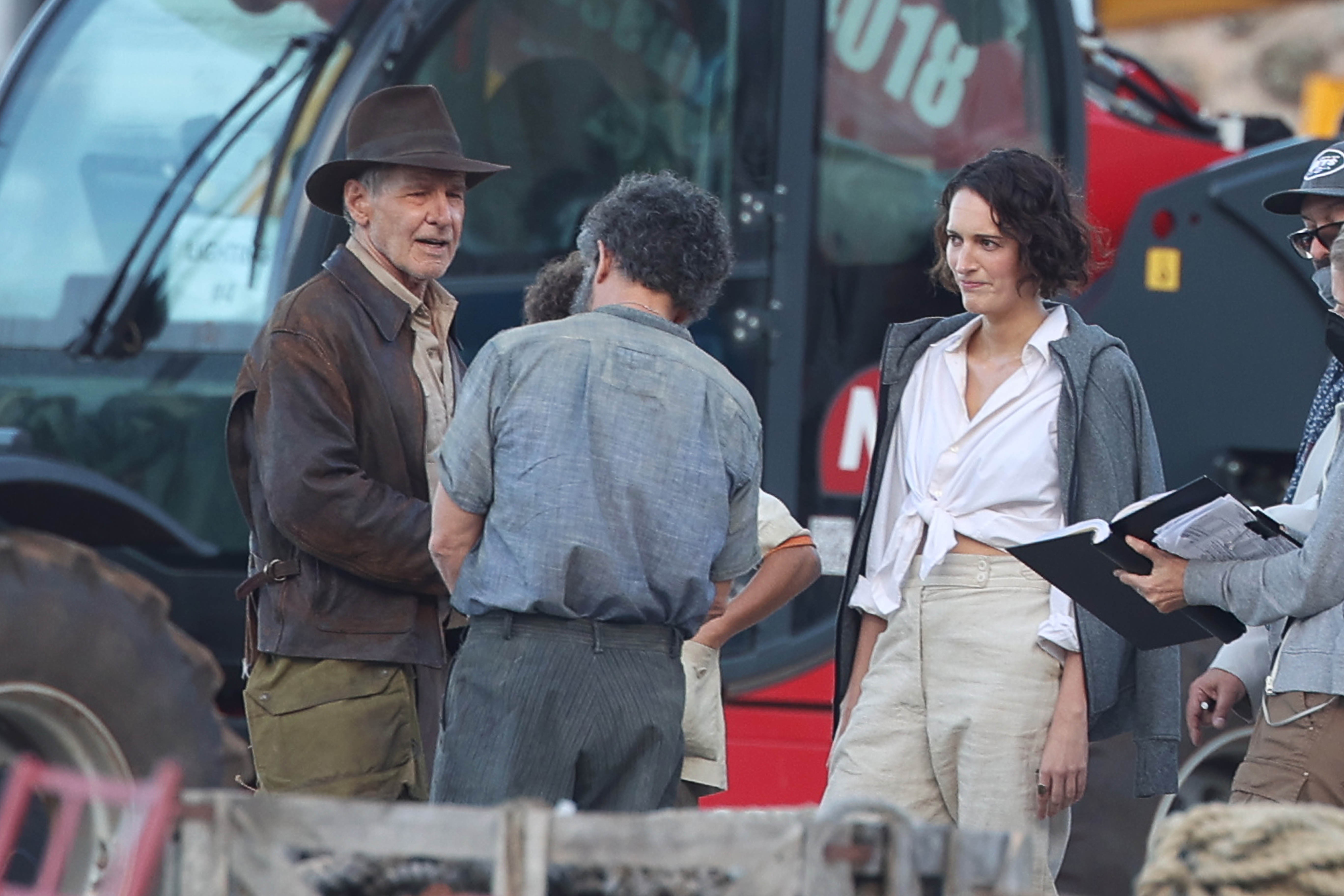  Harrison Ford, Antonio Banderas e Phoebe Waller-Bridge no set de Indiana Jones 5 (Foto: Getty)