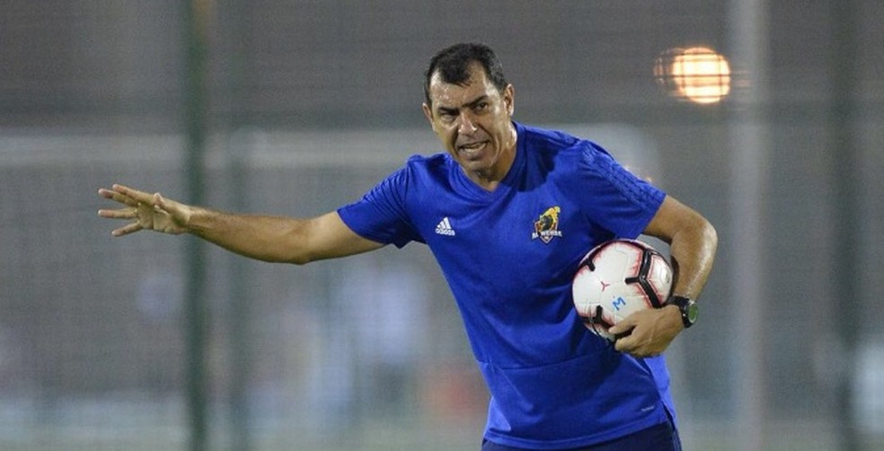 Fábio Carille comanda treino no Al Wehda — Foto: Reprodução de Twitter