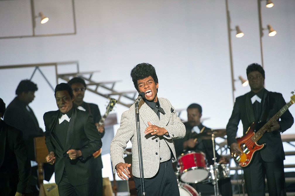 Chadwick Boseman interpretou James Brown no filme 'Get on Up: A História de James Brown' (2014) — Foto: Divulgação
