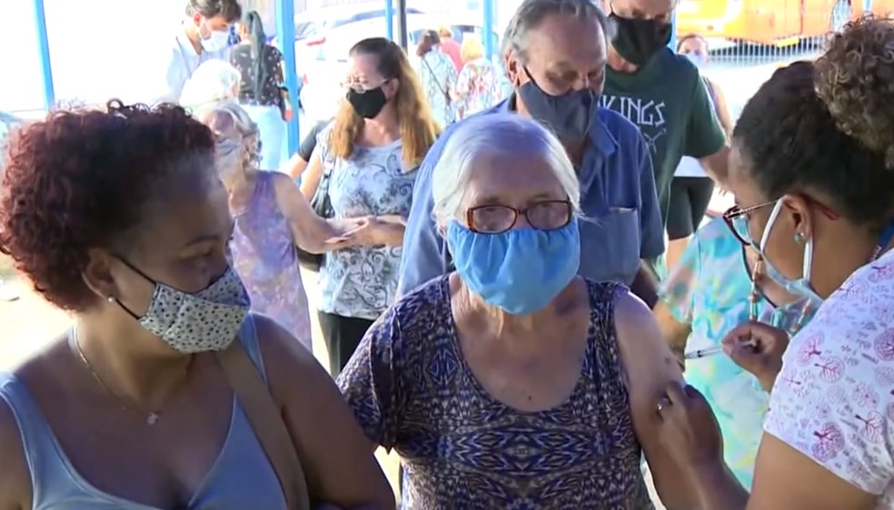 Vacinação contra a Covid-19 em Piracicaba — Foto: Ronaldo Oliveira/ EPTV