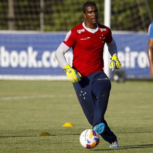 Coritiba faz consulta, e Cruzeiro estuda emprestar o goleiro reserva Elisson