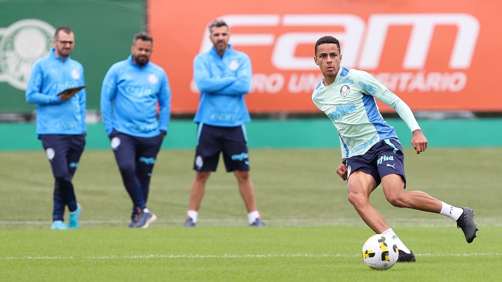 Giovani durante treino do Palmeiras na Academia de Futebol — Foto: Cesar Greco