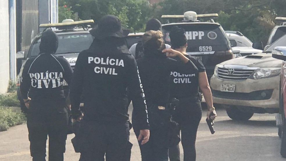  A delegada atua como plantonista do 30Âº Distrito Policial, no Bairro Jangurussu, em Fortaleza. â Foto: MelquÃ­ades JÃºnior/SVM