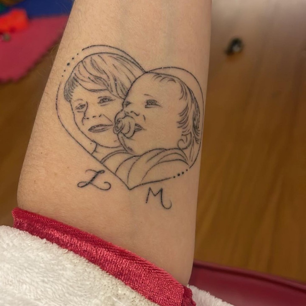 Luiza Possi faz tatuagem em homenagem aos filhos, Lucca e Matteo — Foto: Instagram