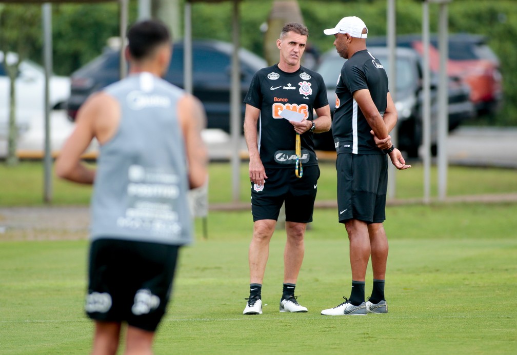 Corinthians pega o Fortaleza com dez pendurados