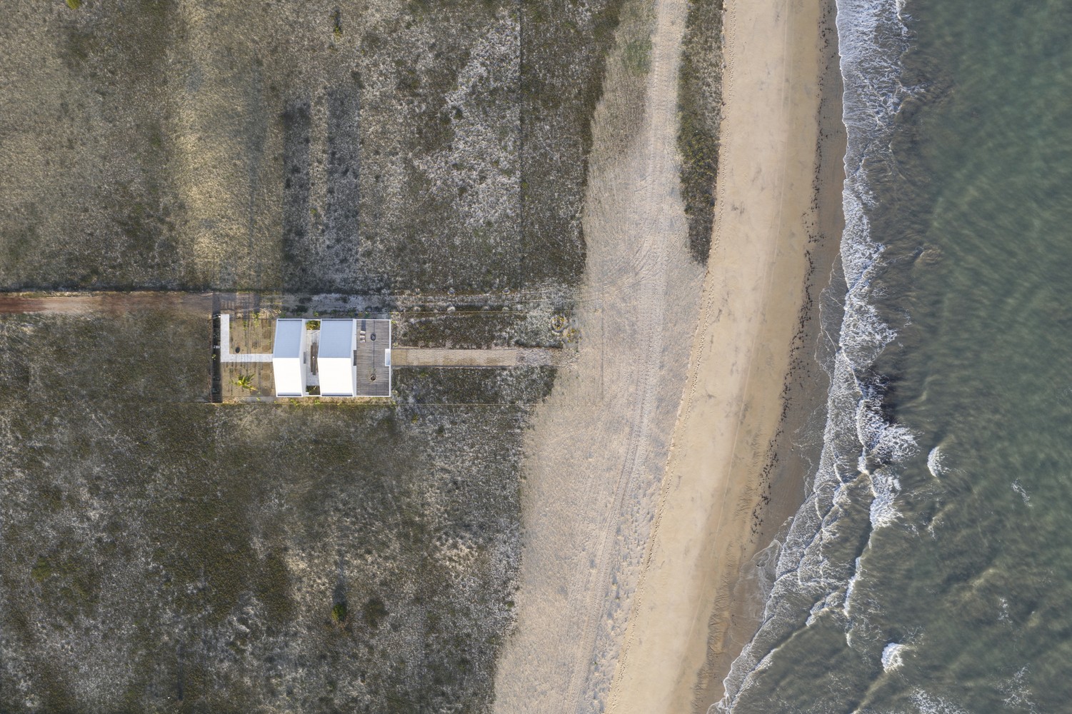 Esta casa pé na areia no RN é onde todos querem passar a quarentena (Foto: Divulgação)