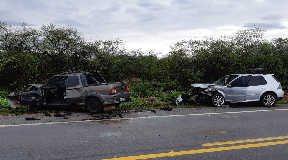 O acidente aconteceu na BR 428, entre as cidades de Lagoa Grande e Santa Maria da Boa Vista, no Sertão Pernambucano. — Foto: Polícia Rodoviária Federal