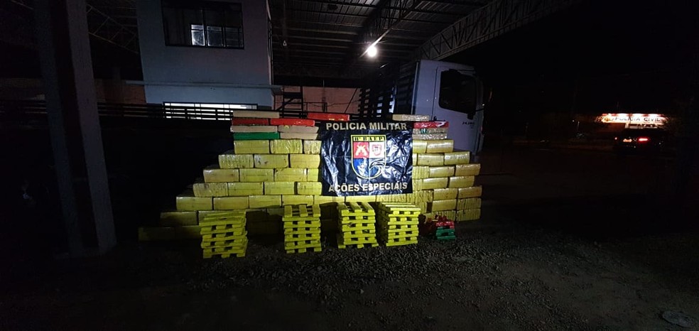 Mais de duas toneladas de maconha foram apreendidas pelo Baep — Foto: Polícia Militar