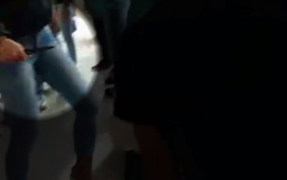 Adolescente agrediu estudante dentro de escola com um canivete em Jaraguá (Foto: Reprodução/TV Anhanguera)