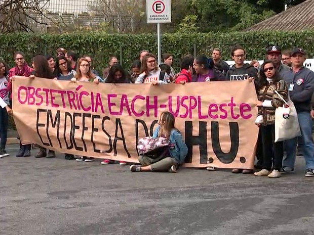 Profissionais do Hospital Universitário da USP fazem protesto em São Paulo (Foto: Reprodução GloboNews)