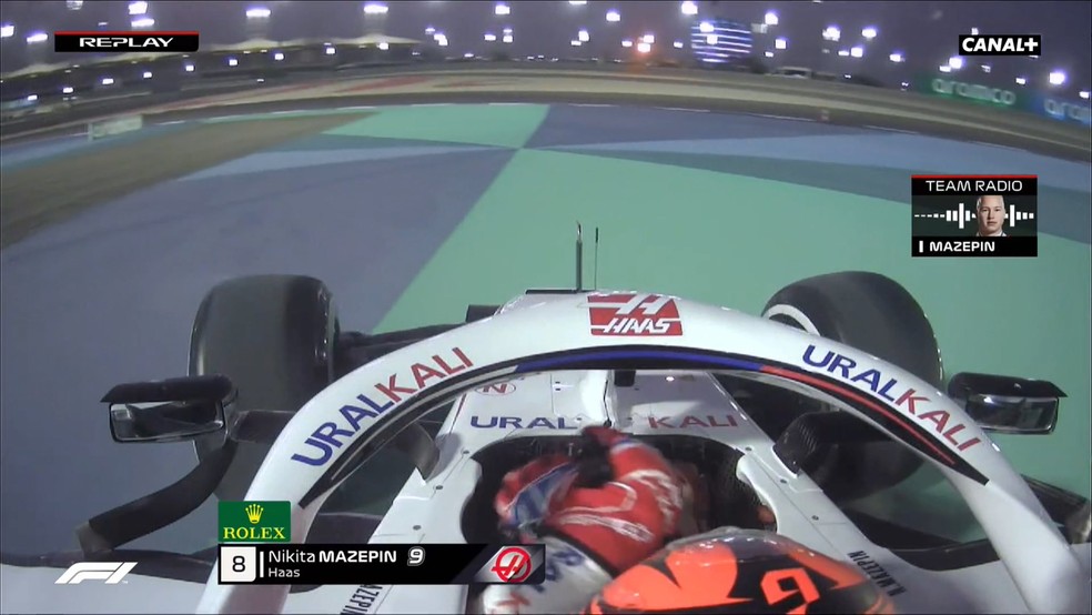Nikita Mazepin, da Haas, roda e sai da pista no segundo treino livre do GP do Bahrein da F1 2021 — Foto: Reprodução/F1