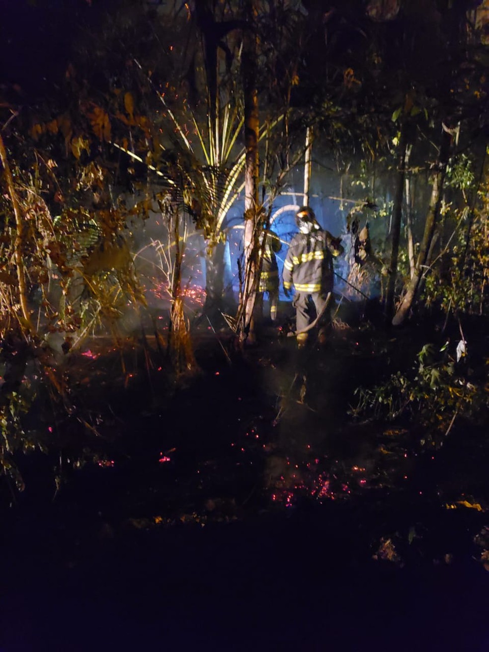Fogo em subestação de transmissão de energia mobilizou bombeiros em São José dos Campos — Foto: Divulgação/ Corpo de Bombeiros