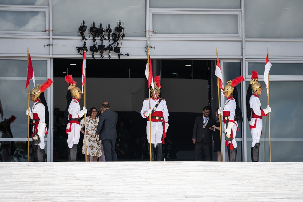1º Regimento de Cavalaria de Guardas formam guarda para chegada do presidente eleito do Brasil,  Luiz Inácio Lula da Silva — Foto: Fábio Tito/g1