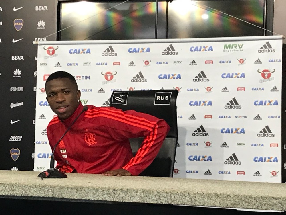 Vinicius Jr visa Flamengo como prioridade antes de falar sobre seu futuro