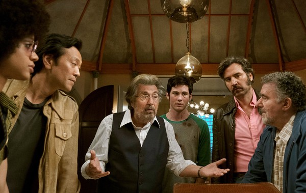 Baixar A Corrente Do Bem Dublado Avi Hunters 1ª Vez De Al Pacino Em Series Tem Ator Cacando Nazistas