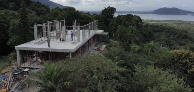 David Brazil constrói mansão em terreno de 7 mil m² no Rio de Janeiro (Foto: Leila Dionízios)