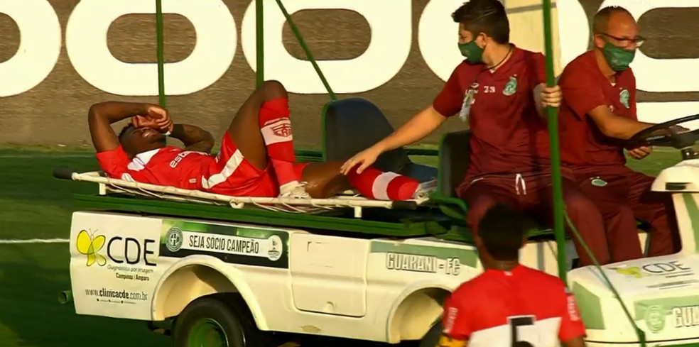 Calazans sofre lesão no joelho esquerdo — Foto: Reprodução Premiere