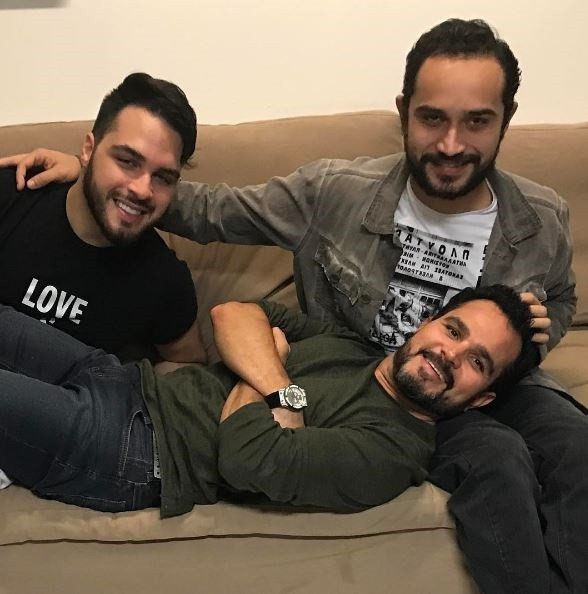 Luciano Camargo com os dois filhos, Wesley e Nathan — Foto: Instagram