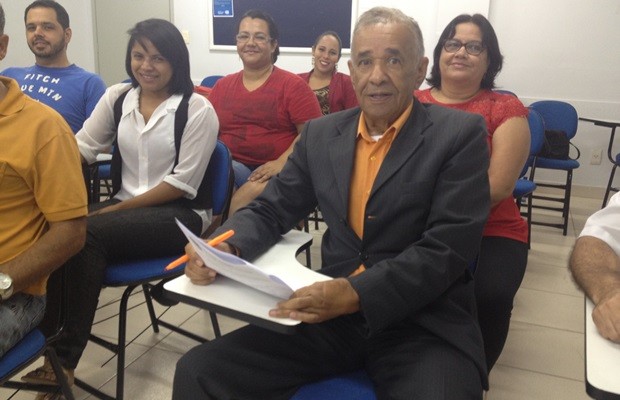 Leon Nolasco, 83 anos, se prepara para concluir curso de direito e quer mais (Foto: Fernanda Borges/G1)