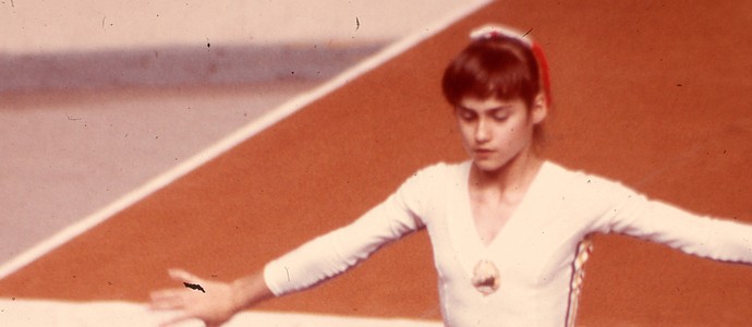 Nadia Comaneci 1976 3 (Foto: Federação Internacional de Ginástica)