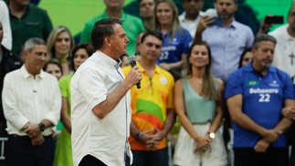 Com o vice Braga Netto e o presidente da Câmara, Arthur Lira (DEM), Bolsonaro oficiou sua candidatura à reeleição — Foto: Gabriel de Paiva / Agência O Globo
