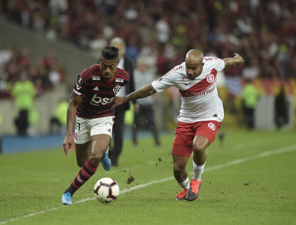 Após sete jogos seguidos como titular, Bruno Henrique é um dos que podem ser poupados — Foto: André Durão