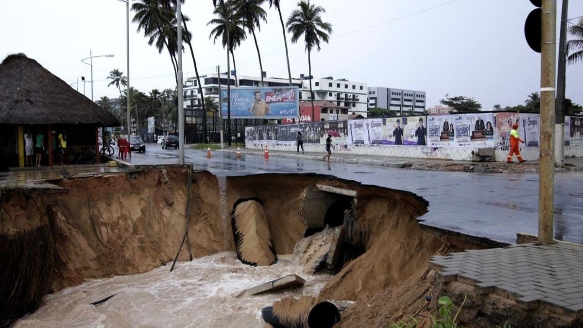 Fortes Chuvas Causam Estragos Em Maceió Moradores Foram Orientados A Deixar Casas Alagoas G1 