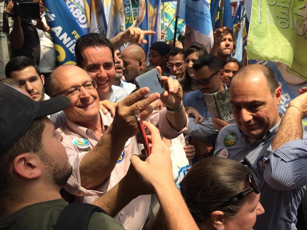 Alckmin percorreu ruas do centro de Santo André, no ABC paulista — Foto: Marina Pinhoni/G1