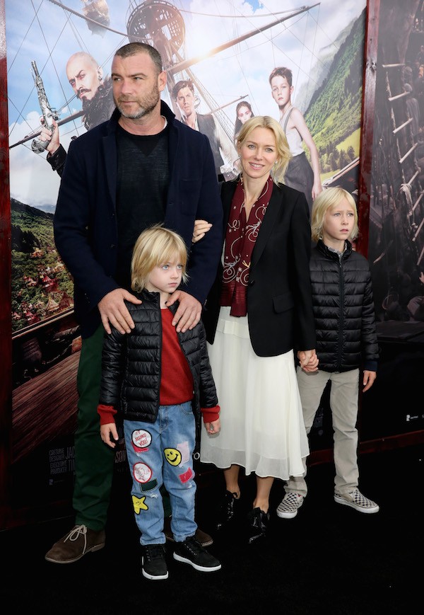 A atriz Naomi Watts com o ex e os filhos (Foto: Getty Images)