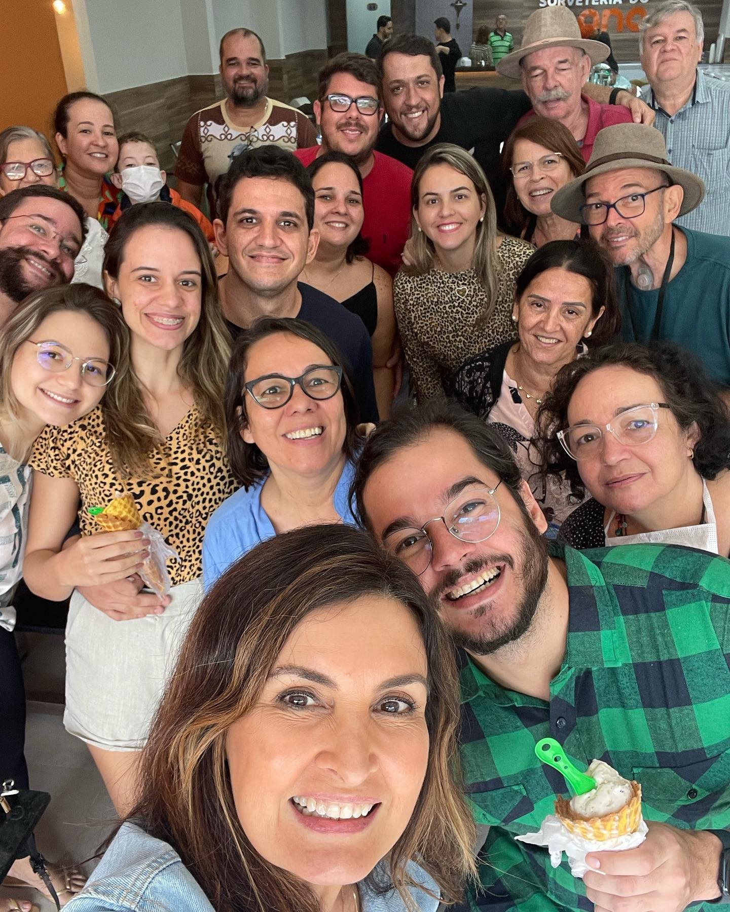 Fátima Bernardes e a família de Tulio Gadelha (Foto: Reprodução/ Instagram)
