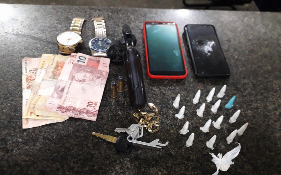 Material apreendido foi apresentado na delegacia de Santo Antônio de Jesus — Foto: Divulgação/Polícia Militar