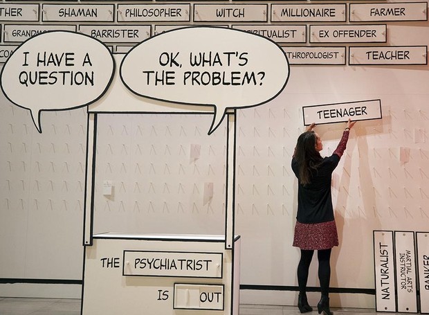 Uma instalação convida os espectadores a criarem as próprias tirinhas (Foto: Somerset House UK/ Reprodução)